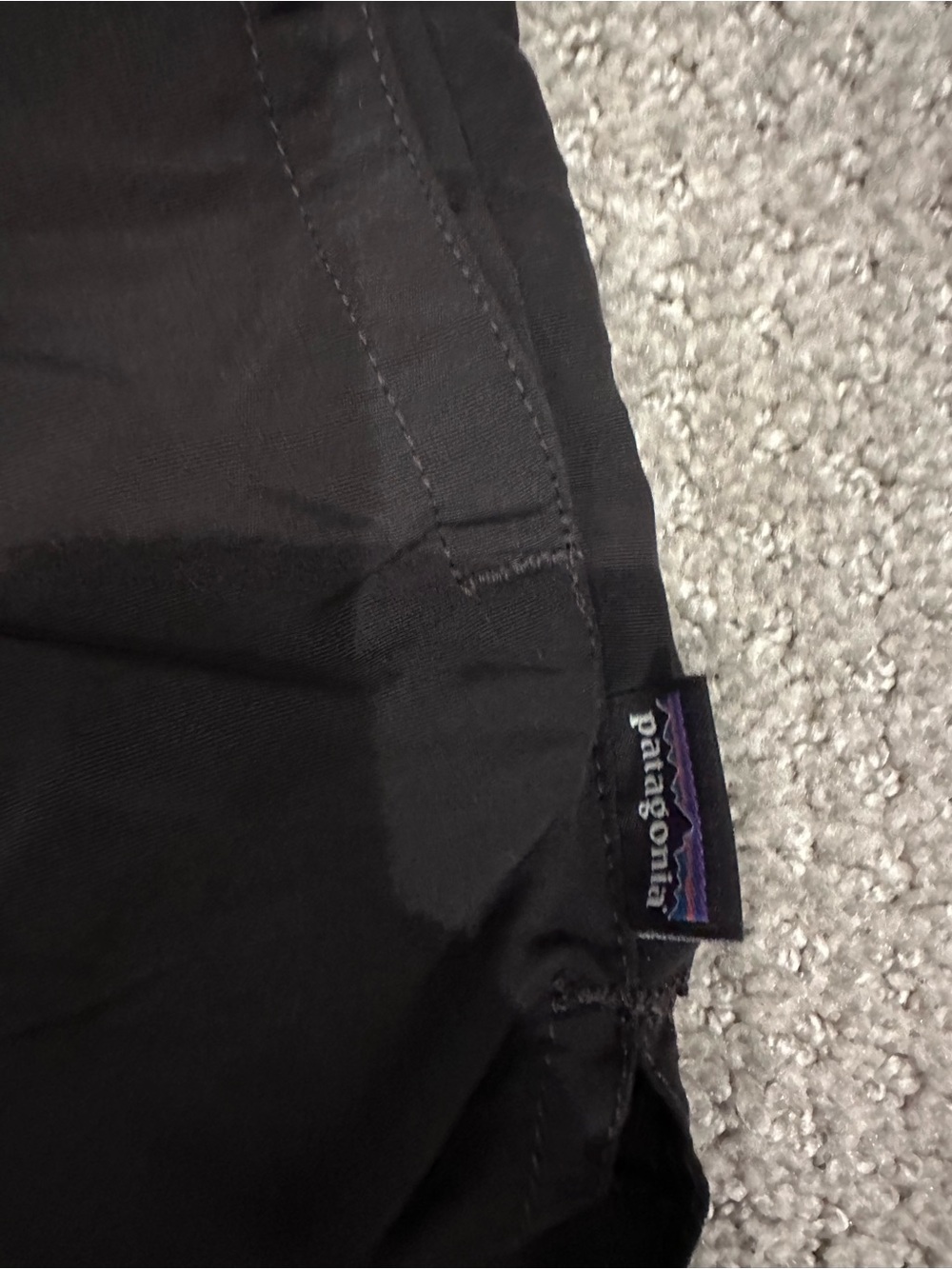 Patagonia Black Shorts 2.5 baggies - Picture 2 of 4